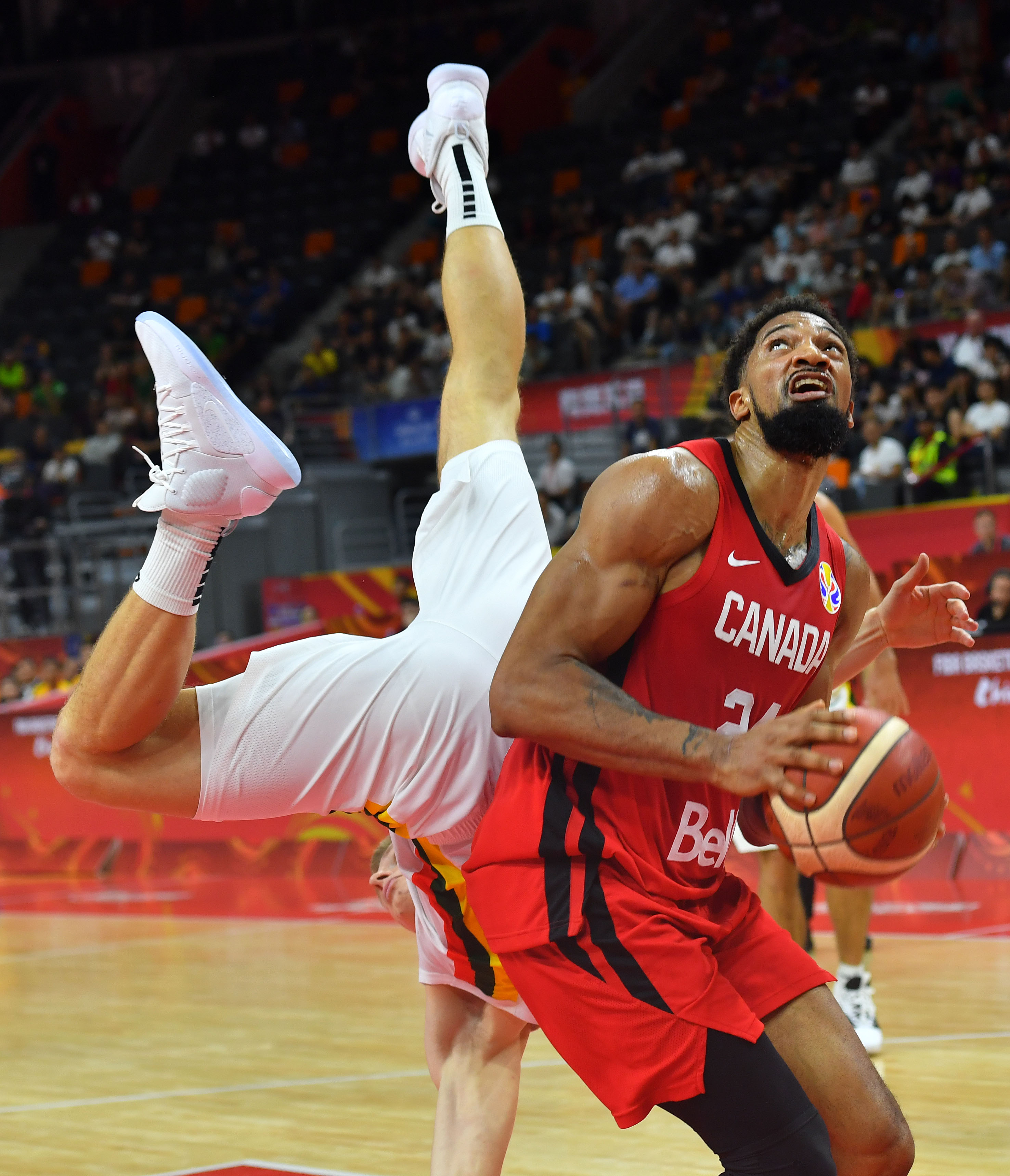 重返赛场引发热议！，穆古鲁扎在加拿大队比赛中锐不可当全场沸腾不已的简单介绍