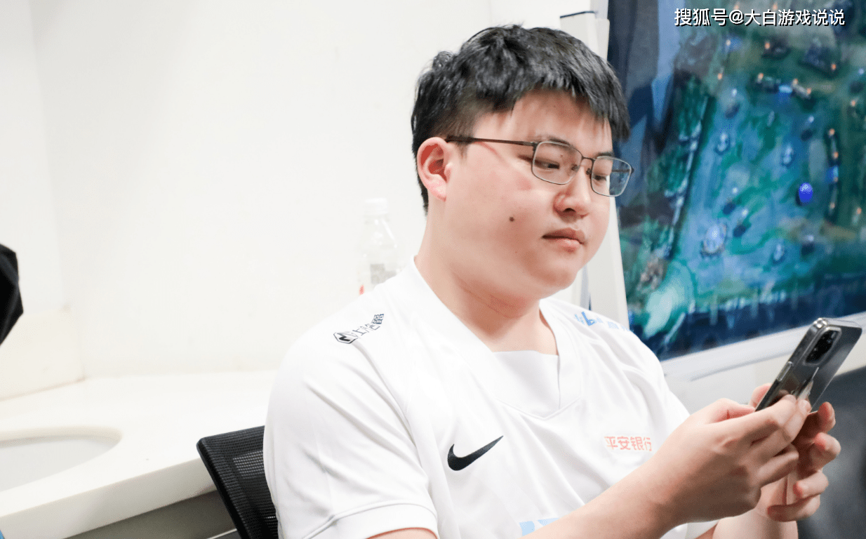 湖人不断突破!,Uzi连续十五场比赛得分超过败北热度持续攀升 湖人不断突破!,Uzi连续十五场比赛得分超过败北热度持续攀升