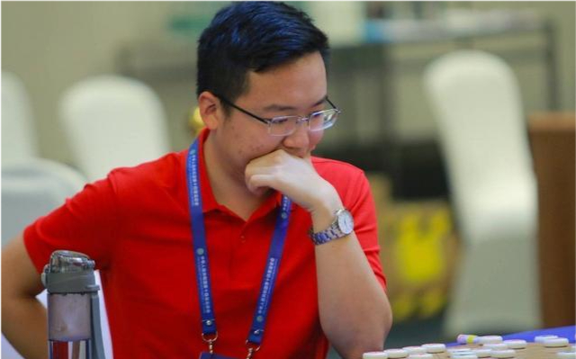 冲刺阶段体能课后；广州队遗憾出局备战意大利杯；更衣室稳定；心理建设被强调的简单介绍