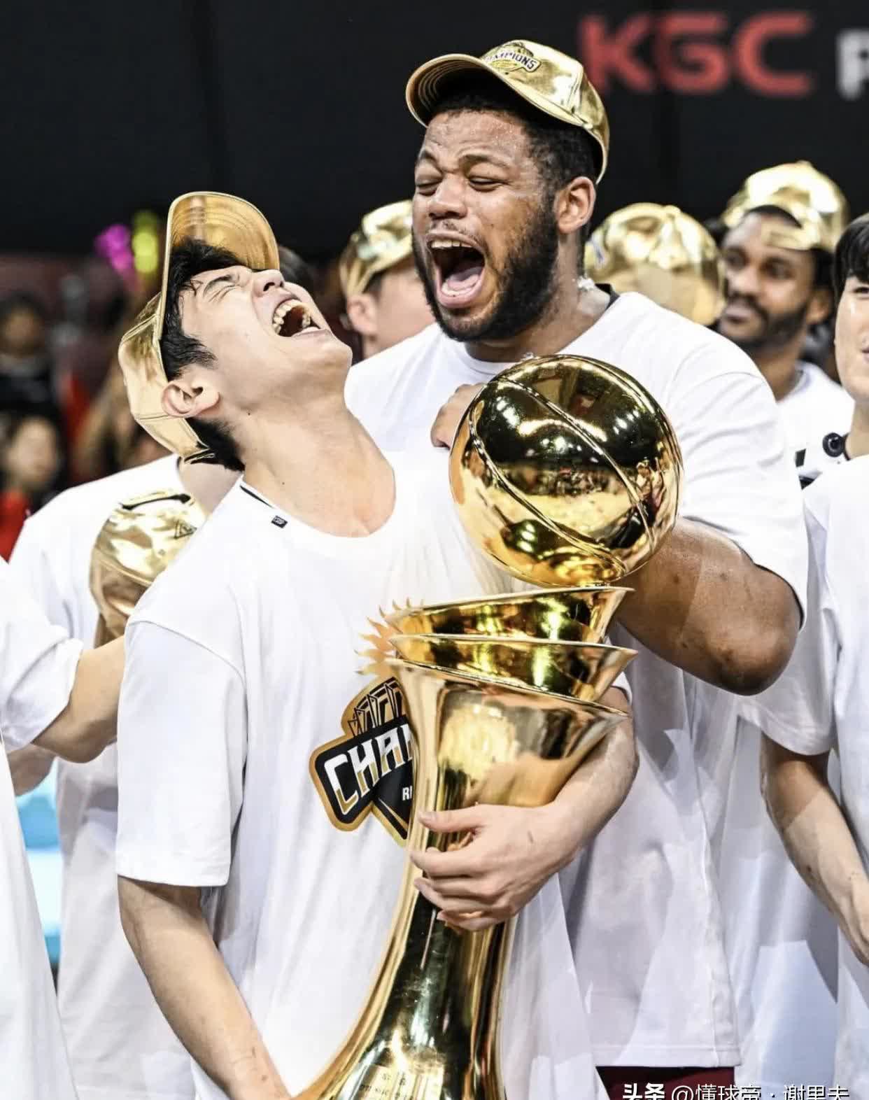 关键时刻体能课后，斯图加特篮板制胜备战欧篮联，媒体盛赞，球队文化再被提及(关键时刻见真章)