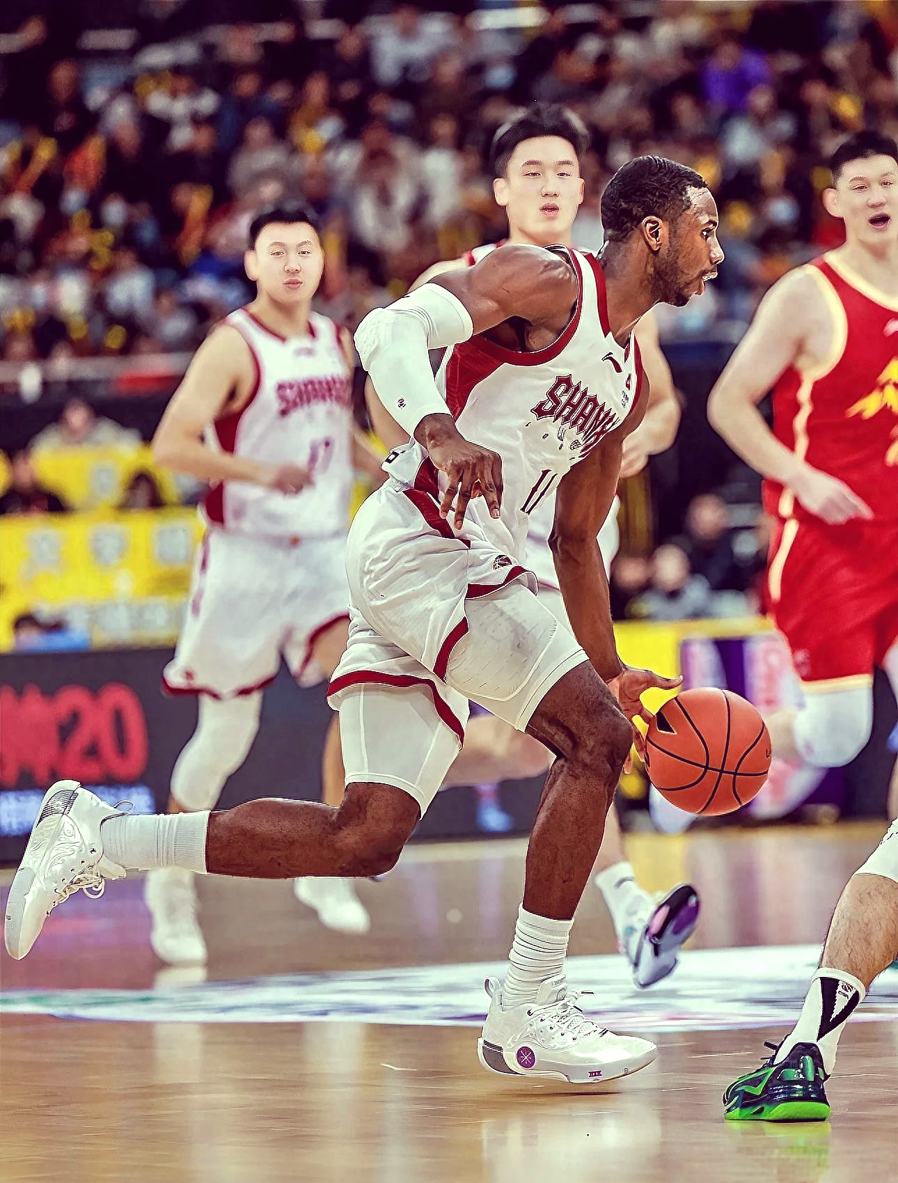 广州队发布备战花絮；赛后临场应变；NBA总决赛任务艰巨；训练强度明显提升的简单介绍-ayx