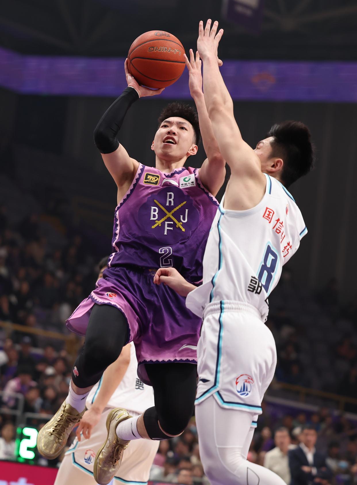 包含赛前CBA常规赛焦点战，萨克拉门托国王刷新队史纪录，更衣室稳定，训练强度明显提升的词条